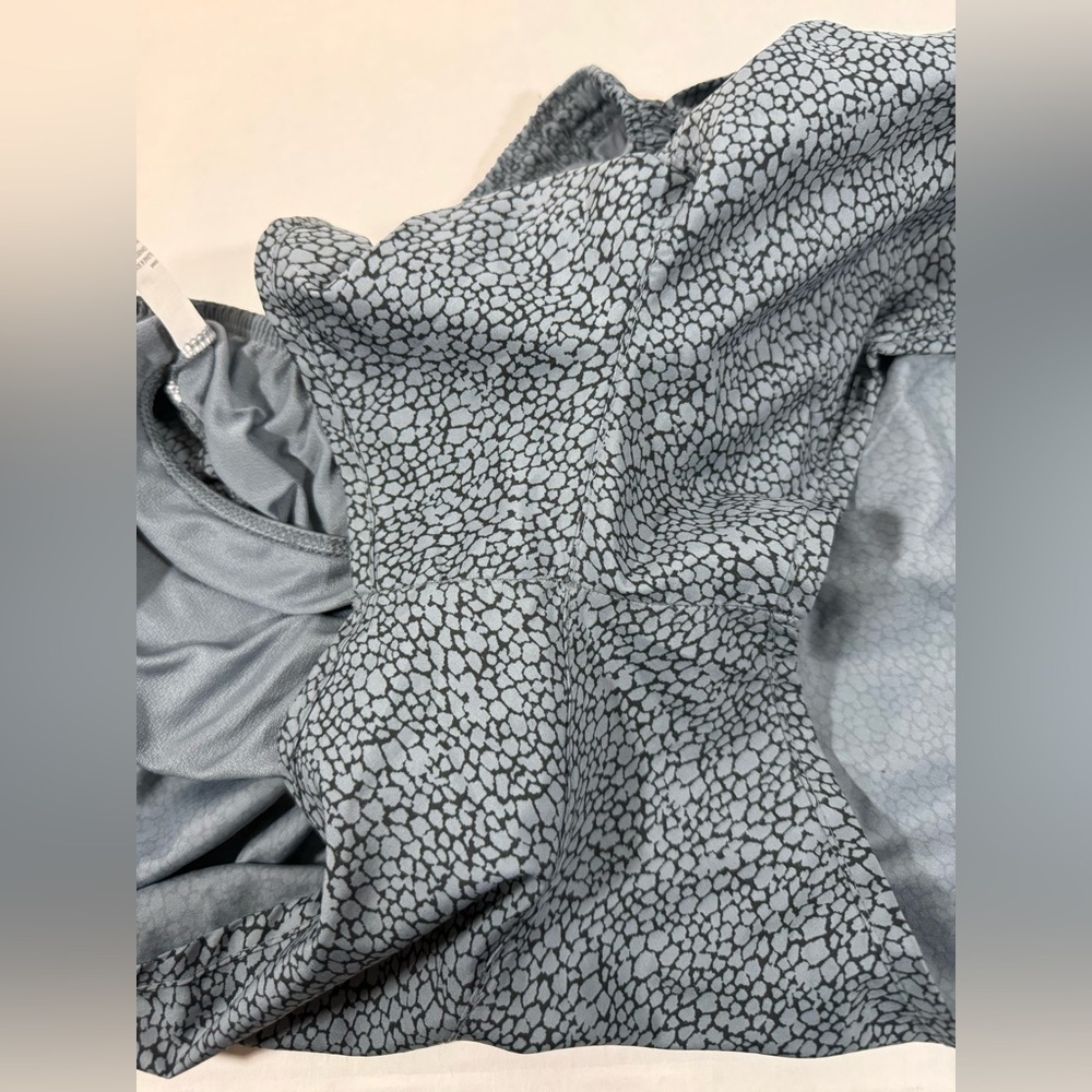 Women’s Nike Gray Athletic Shorts Lightweight Performance Sz XL - Picture 7 of 8